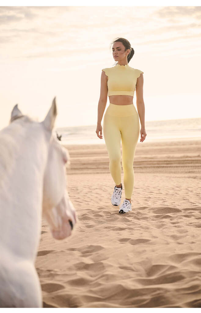 Wavy Hollow Back Crop Top with wasit legging - Image 3