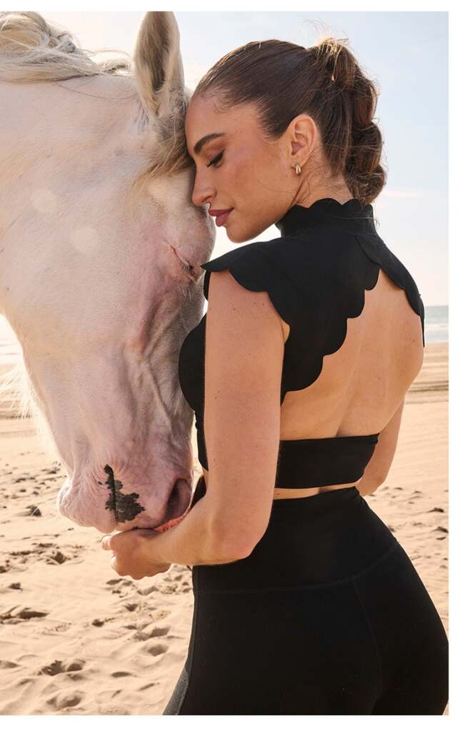 Wavy Hollow Back Crop Top with wasit legging - Image 6