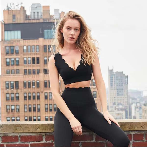 Deep V-Neck Wave Cut Sports Yoga Bra With wave legging - Image 2